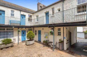Centrally located, beautifully presented apartment